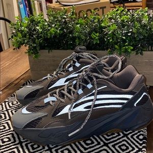 Adidas yeezy like tennis shoes sz8.5 men 10 women